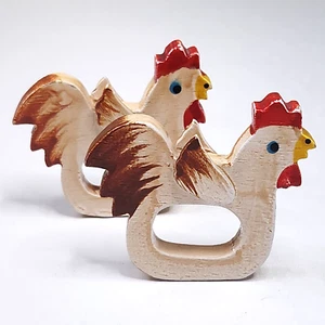 Anillos servilleteros de pollo de gallo de madera Vera Neumann de colección x2 pintados a mano MCM 3" - Imagen 1 de 12