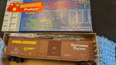 Roundhouse HO 50' Box Car, 8 ft. door #672942 SP, NOS - Image 1 of 4