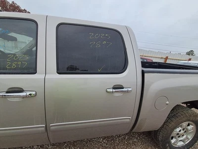 Used Rear Left Door Assembly Rear Side fits: 2009 Chevrolet Silverado 1500 picku Foto 1 de 4