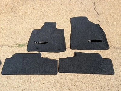 Заводские черные напольные коврики для Lexus RX 350 2008–2015 годов выпуска - Изображение 1 из 4