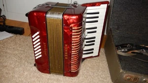 Hohner Student IVM Akkordeon- in rot mit Koffer - Bild 1 von 11