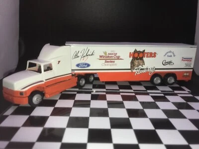  ALAN KULWICKI #7 Hooters Racing 1/64 Winross Transporter Hauler MINT RARE - Image 1 of 4