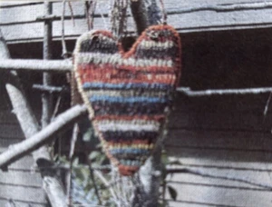 Primitive HIT OR MISS HEART Rug Hook Pattern by Wool 'n Folk Lori Brechlin - Imagen 1 de 2