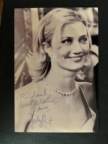 JOELY RICHARDSON - NIP / TUCK ACTRESS - EXCELLENT SIGNED PHOTOGRAPH Cover