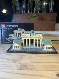 LEGO ARCHITECTURE: Brandenburg Gate (21011) Used With Instructions 100% Complete
