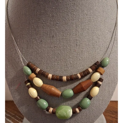 Collar ajustable de alambre de cuentas verdes y de madera de 18 pulgadas Foto 1 de 4