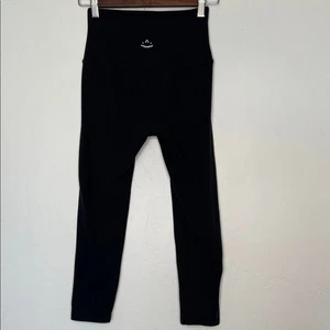 Beyond Yoga schwarze Cropped Leggings Größe Small - Bild 1 von 4
