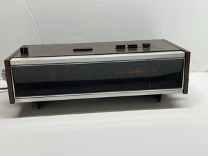 Vintage Magnavox (RE3193) Flip Clock Digital AM/FM Radio Lichter Lesen - Bild 1 von 8
