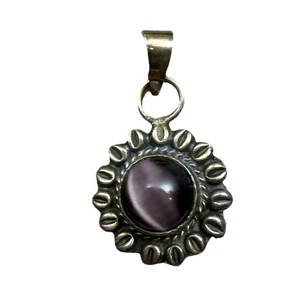 Vintage 925 Sterling Silver Pendant Purple Cats Eye Cabochon Floral Design 1 in - Picture 1 of 4