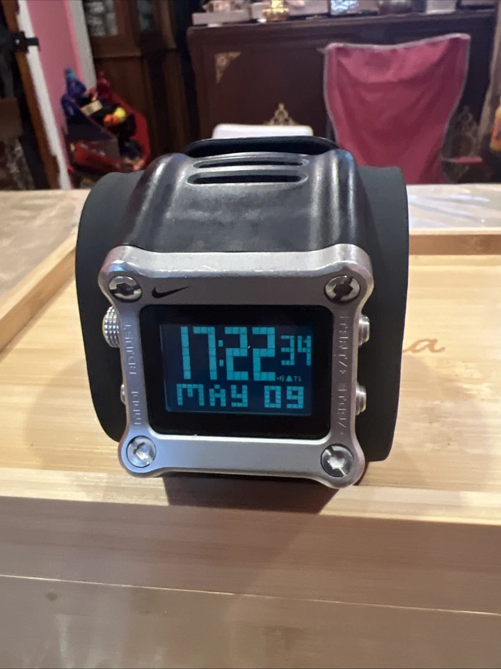 Pré-Owned In Excellent Conditions Nike ‘HAMMER’ WC0021 黑色计时腕表闹钟手表 — 第 1/4 张图片