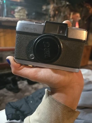 Cámara fotográfica Olympus Pen medio marco 35 mm D.Zuiko 28 mm f/3,5 - obturador pegado Foto 1 de 4