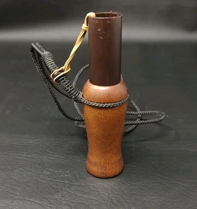 Vintage Unbranded Wood & Plastic Duck Call With Lanyard - Wood Body Single Reed - Imagen 1 de 6
