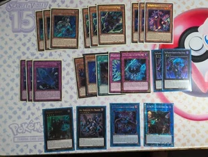 Yugioh Phantom Knights Deck Core Torn Scales, Silent Boots, Ancient Cloak - Foto 1 di 1