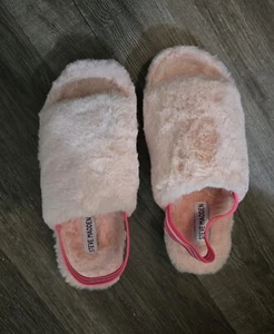 Sandali Steve Madden pantofole donna 7 M cinturino slip on rosa pelliccia sintetica nuovi con scatola - Foto 1 di 6