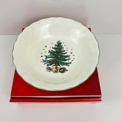Cuenco de verduras vintage Nikko Felices Fiestas 9 1/2" diseño de árbol de Navidad Japón Foto 1 de 4