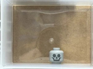 LEGO Parts - Minifigure Grigio Blu Chiaro, Teschio Testa - n. 3626pb3417 - Quantità 1 - Foto 1 di 1