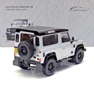 Land Rover Defender 90 2.000.000 piezas. Edición 2015 plata negro 1:18 casi real - Imagen 1 de 9