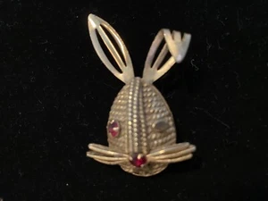 Sarah Coventry / Rabbit Pin - Picture 1 of 5