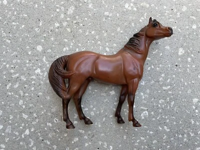 De colección Caja Azul Cinta Rancho Establos Bahía Modelo Mustang Semental Caballo Foto 1 de 2