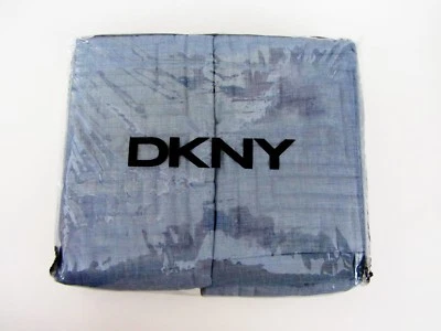 DKNY labirinto couro 2 fronhas acolchoadas padrão/rainha 20" x 30" azul cambraia NOVO - Imagem 1 de 3