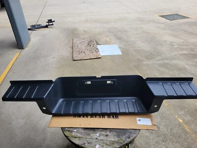 ISUZU DMAX 2022 REAR BUMPER BUMPER BAR + PLASTIC STEP COVER  W/ PARK SENSOR TYPE - image 1 of 4