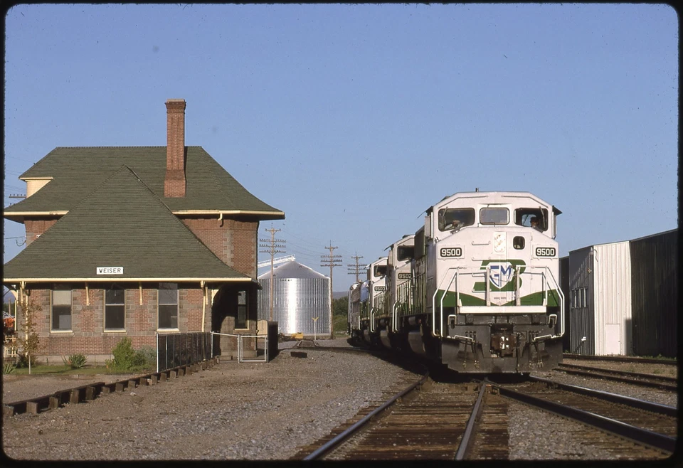 Diapositiva Ferroviaria Original: Burlington Northern EMD Acción Nuevo SD60Mac Demostrador Foto 1 de 1
