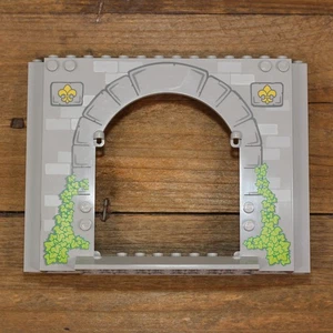 LEGO 15626pb03 Gray Panel 4x16x10 Fleur-de-lis and Leaves Outside Flags and Keys - Picture 1 of 5
