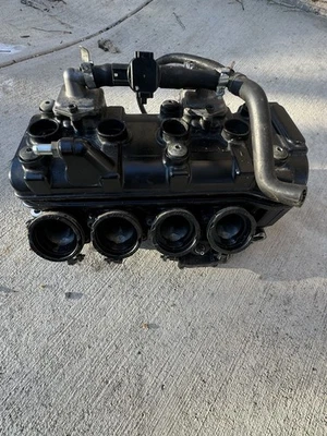 Culata 2009 2010 2011 2012 2013 Kawasaki Ninja ZX6-R completa con pernos Foto 1 de 4