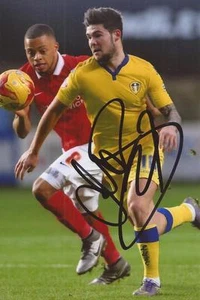 LEEDS UNITED: ALEX MOWATT SIGNED 6x4 ACTION PHOTO+COA - Picture 1 of 1