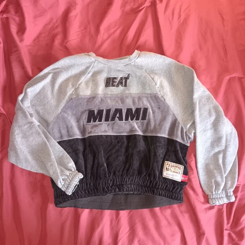 Miami Heat Mitchell and Ness Women's Pullover Sweater Grey and black Size Small Cover