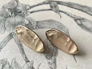 Jolie Paire de Boucles d'oreilles en métal doré Biche de Bère - Picture 1 of 2