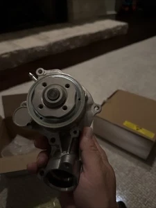 PORSCHE PANAMERA MOTOR 2.9L REFRIGERANTE BOMBA DE AGUA FABRICANTE DE EQUIPOS ORIGINALES 2017 - 2023 Nuevo - Imagen 1 de 3