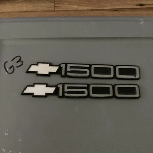 Vintage OEM Chevrolet 1500 Side Emblems - Bild 1 von 2