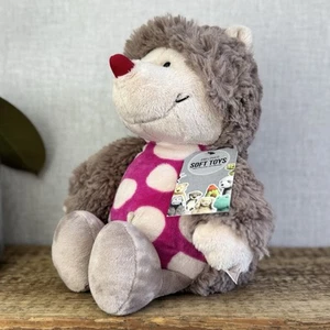 Nici Forest Friends Harriet Hedgehog - Gorro de erizo mullido con barriga rosa - Imagen 1 de 10