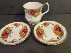 Royal Albert Old Country Roses Tasse & 2 kleine Teller - NEUWERTIG - Bild 1 von 5