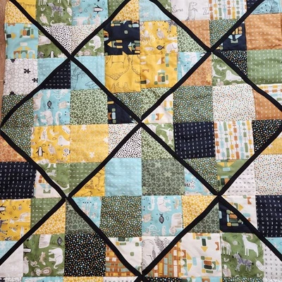 Edredón para niños pequeños - ABC-XYZ tonos neutros de letras y animales Foto 1 de 4