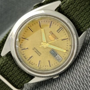VINTAGE SEIKO 5 AUTOMATIC 7009A JAPAN MENS DAY&DATE ORIGINAL DIAL WATCH a621-A - Imagen 1 de 10