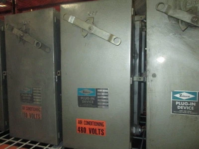 Enchufe bus fusible Zinsco HESC1063N 100A 3ph 4w 480/277V usado eléctricamente bien Foto 1 de 3