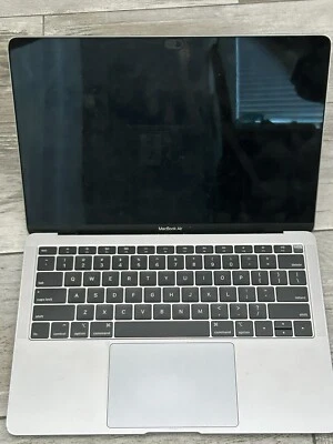 MacBook Air 2017 13 pulgadas 256 GB Foto 1 de 4