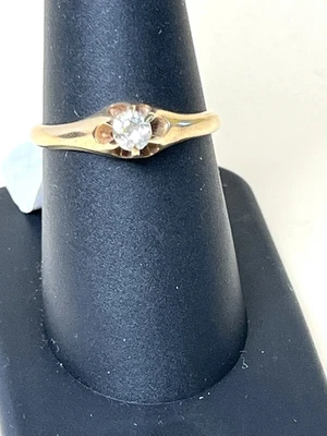 Anillo solitario de oro amarillo de diamantes de 14 k talla 8 Foto 1 de 4