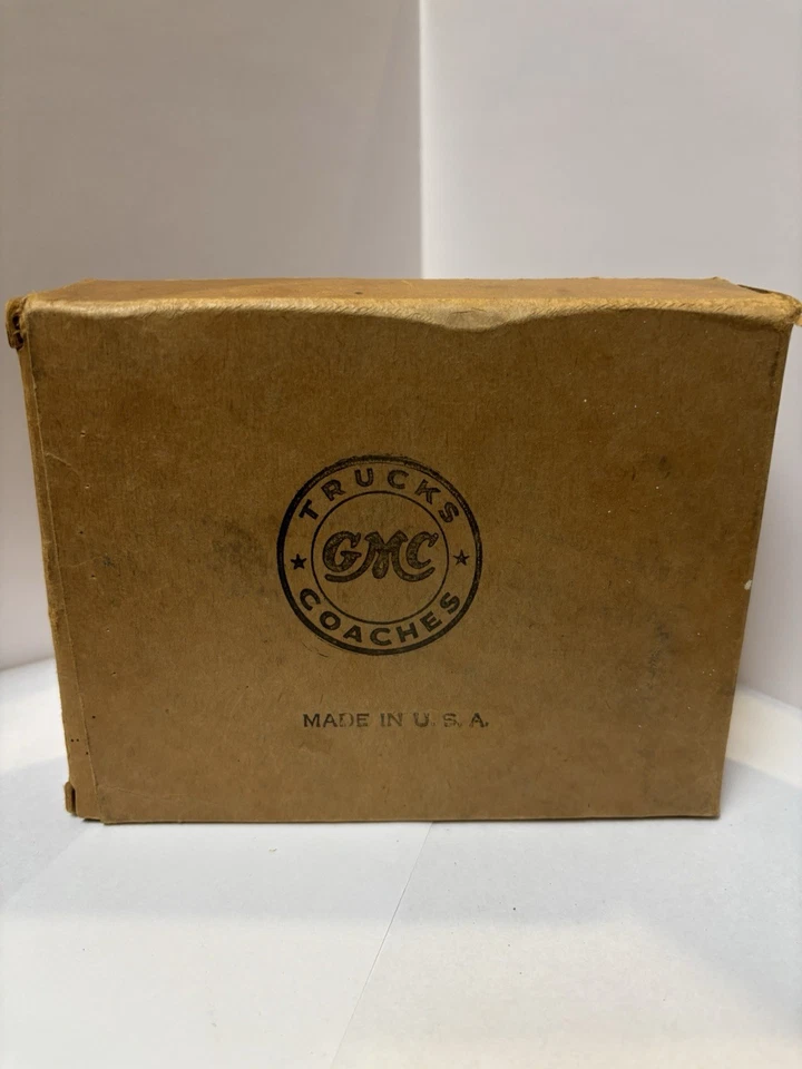 Camión GMC 1948-1961 cárter de flotador de aceite #2136008 nuevo de lote original gasolina pieza de colección en caja Foto 1 de 4