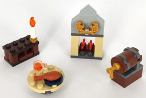 LEGO HarryPotter Kamin, Zapffass und 2 Tische mit Hänchen und Glas aus Set 76418 - Imagen 1 de 1