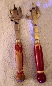 Paar antike Shabby Chic Dosen- & Flaschenöffner rote Holzgriffe  - Bild 1 von 7