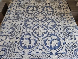 Maestoso copriletto con ricamo Burano interamente a mano - Imagen 1 de 10