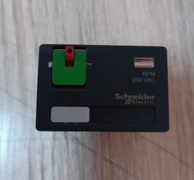 1PC NEW Schneider Intermediate relay RPM41P7 230VAC 15A 4NO #LL - Image 1 of 4