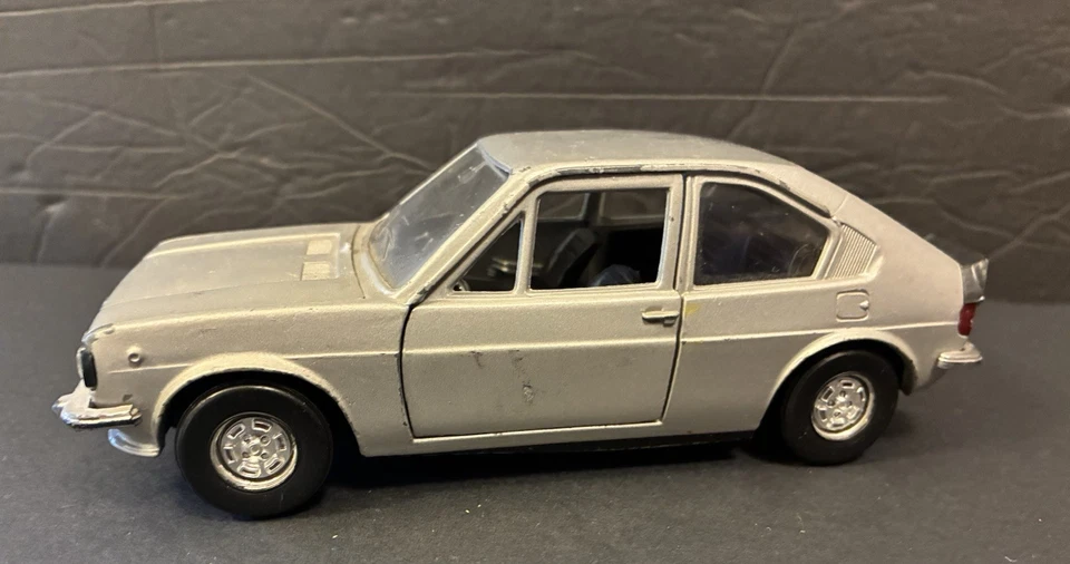 POLISTIL Italia Diecast ALFA ROMEO Alfasud TI 1975 Plata S.41 Foto 1 de 4