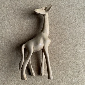 Wood Giraffe Hand Carved Figure Wooden Animal Figurine 7” - Foto 1 di 7