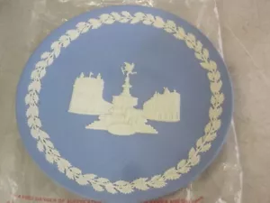 Vintage 1971 Wedgewood of England Porcelain 8 inch Christmas Plate - Picture 1 of 7