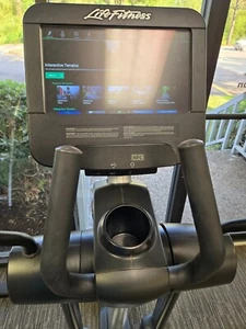 Life Fitness Elliptical SE3 Commercial Quality - Picture 1 of 3