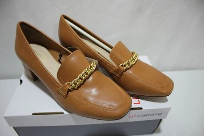 Liz Claiborne “Manhattan” Tan 2inch heel 7M NIB with gold chain - Image 1 of 4